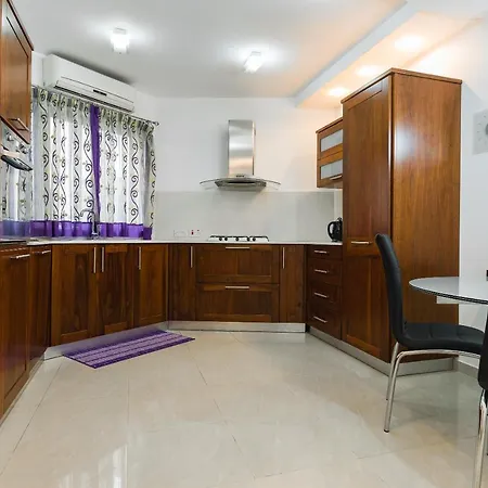 3 Bedroom Apartment *